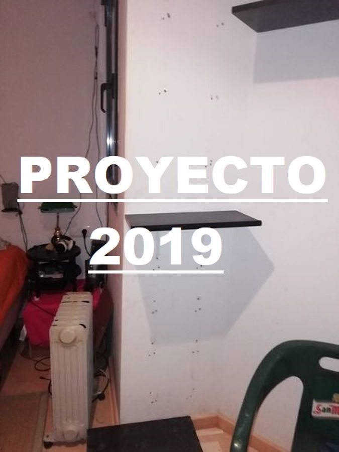 montado de zapatero perchero y ropero en pared de dormitorio