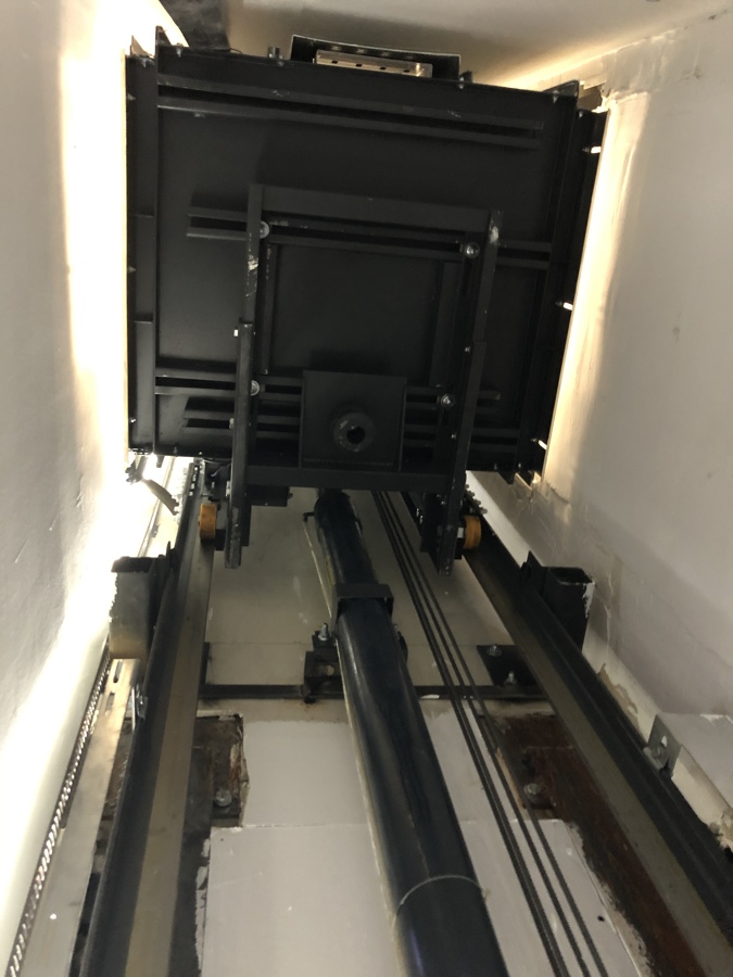 Interior Hueco Elevador Doméstico