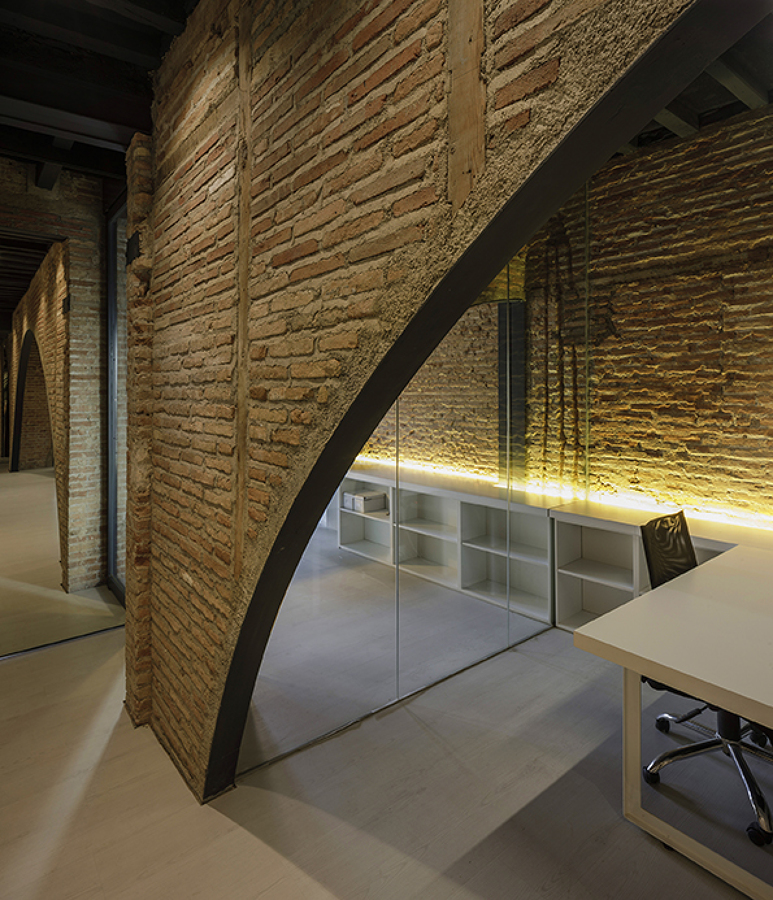 Transformación de vivienda en oficina de publicidad para Babydog