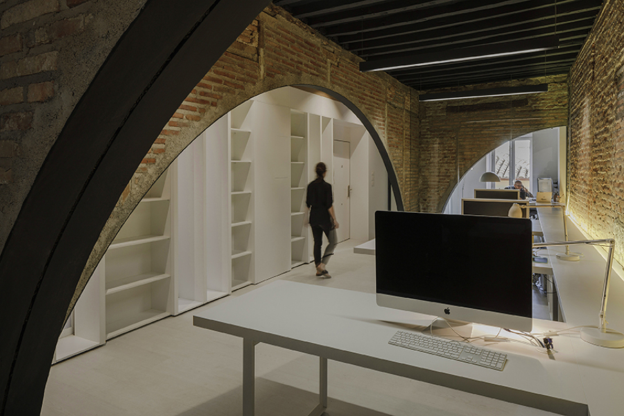 Transformación de vivienda en oficina de publicidad para Babydog. Apeo de estructura