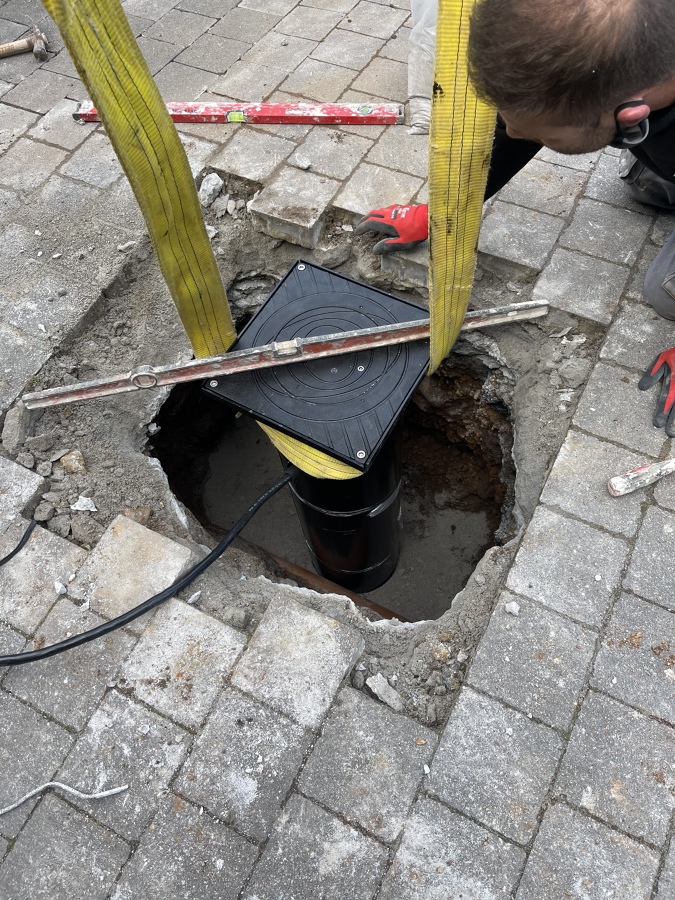 Colocación bolardo en hueco