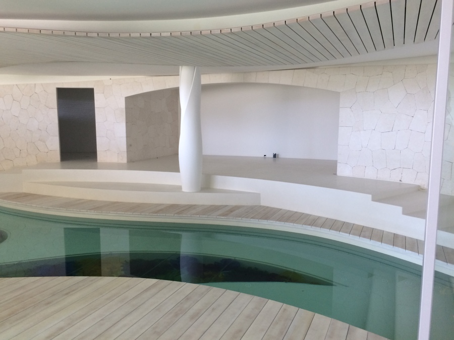 Tarima piscina interior