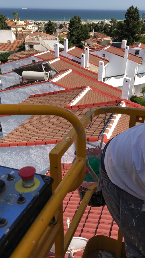 Rehabilitación de fachada en Torremolinos con plataforma autopropulsada