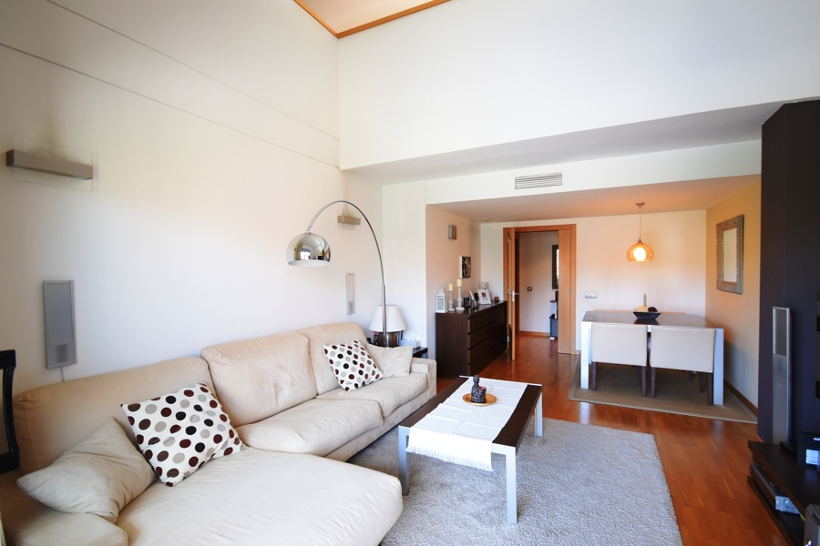 Trabajos de pintura en salon de piso habitado