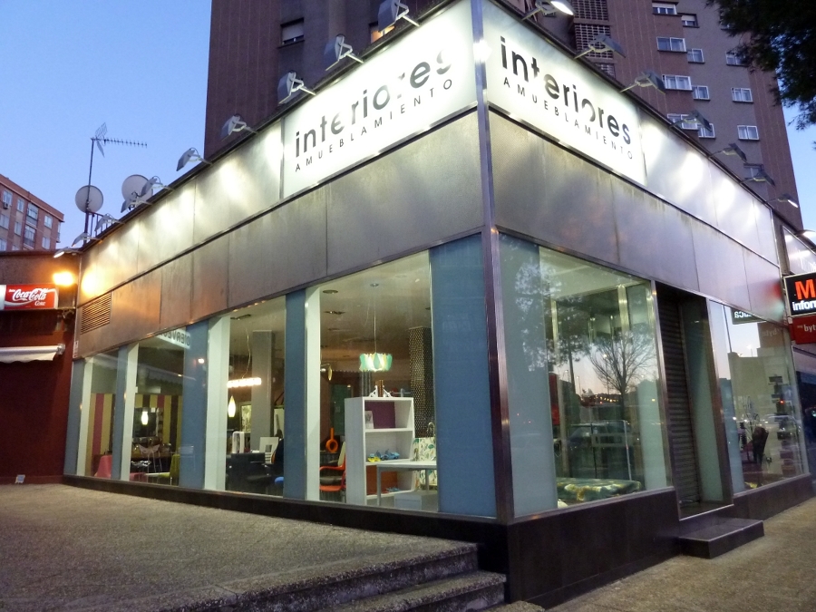 9- Fachada tienda muebles