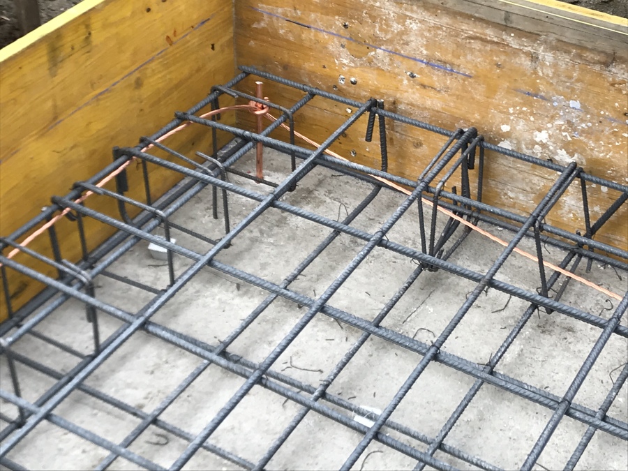 Puesta a tierra de chiringuito en solera de hormigón