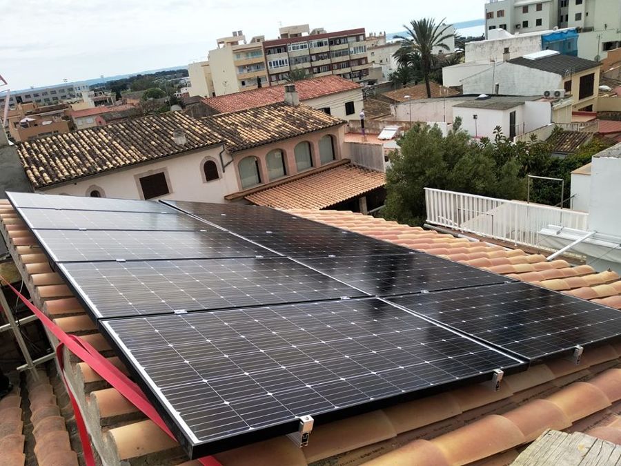 INSTALACIÓN FOTOVOLTAICA con inyección a red