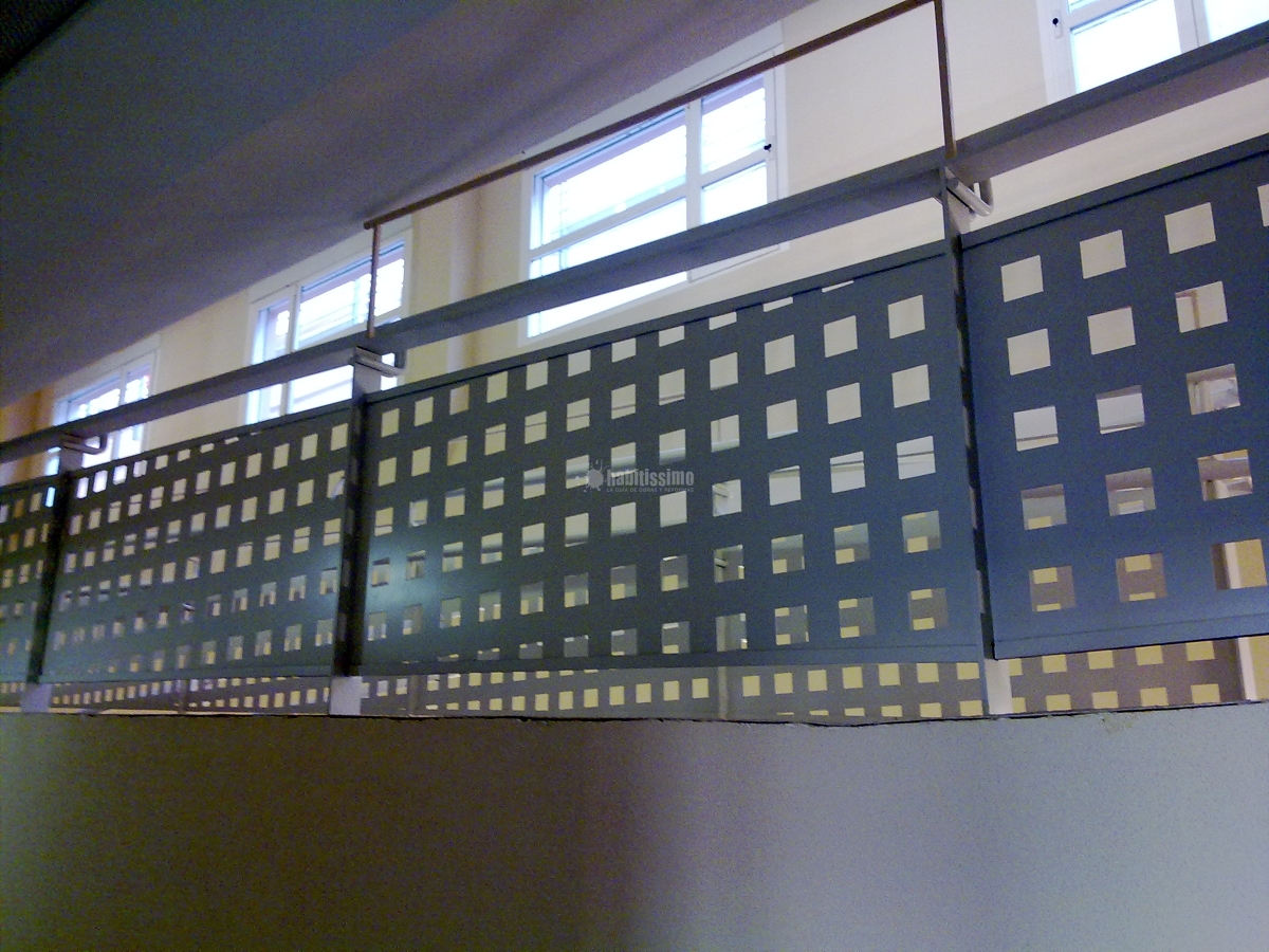 Esmalte a pistola de barandilla en centro de enfermos alzehimer en Petrer