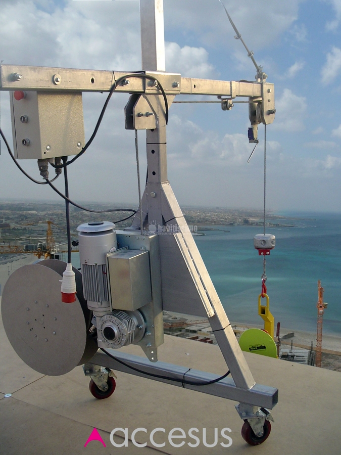 Pescante con elevación motorizada