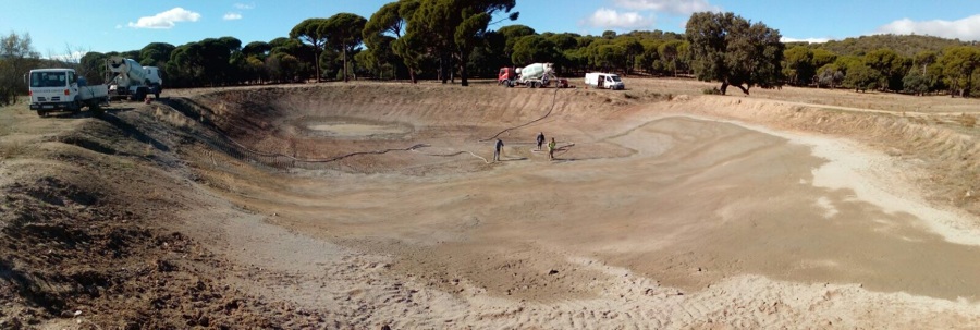 Gunitado vía húmeda balsa agua