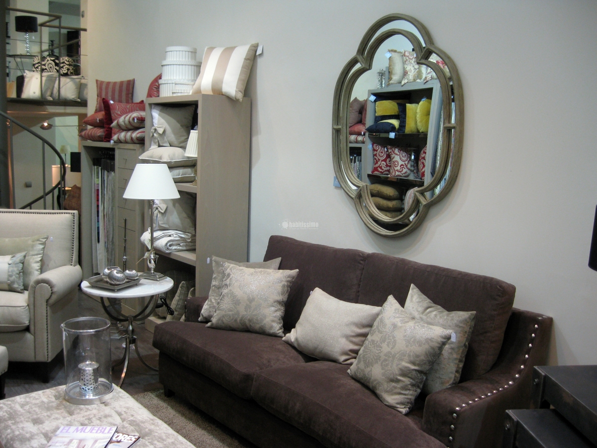 ESPEJOS Y MESAS AUXILIARES