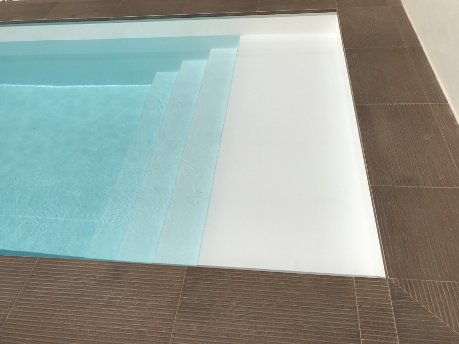 Piscina con lámina armada blanca perlada