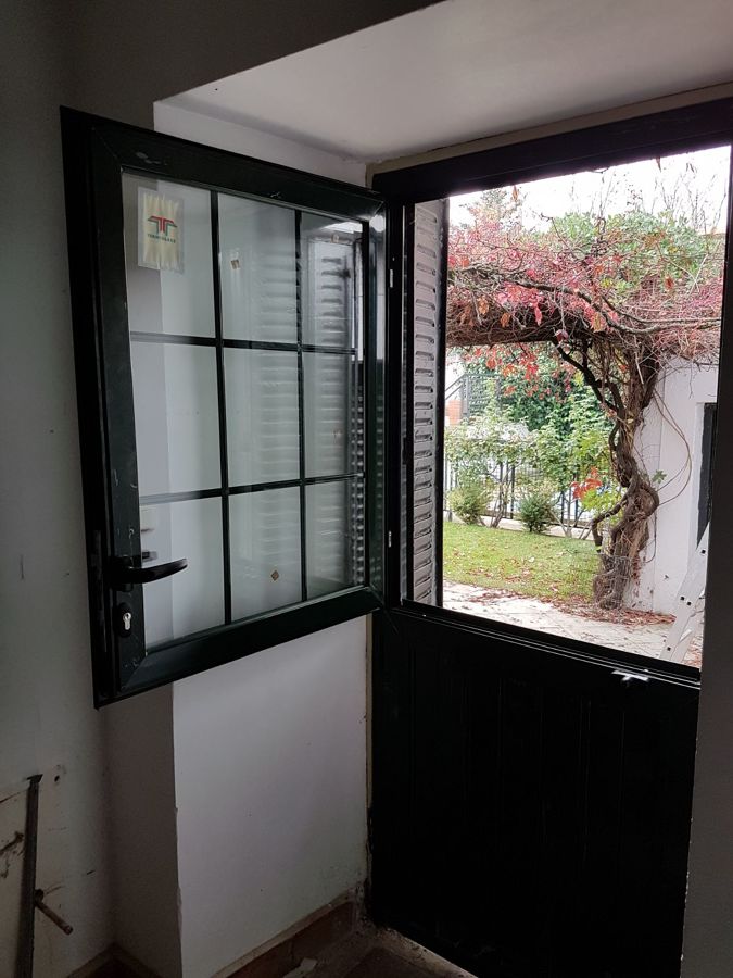 PUERTA ACCESO A PATIO