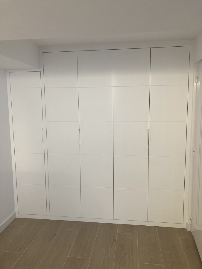 Armario abatible lacado pantografiado