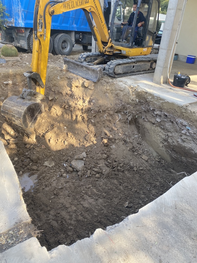 Excavación de piscina.