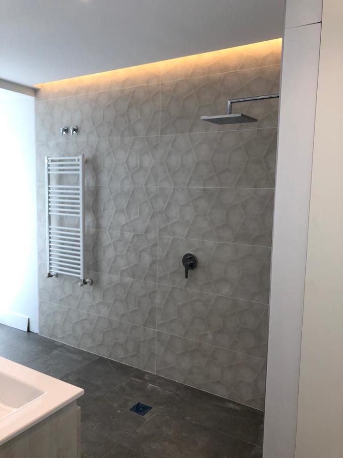 Iluminación indirecta en ducha