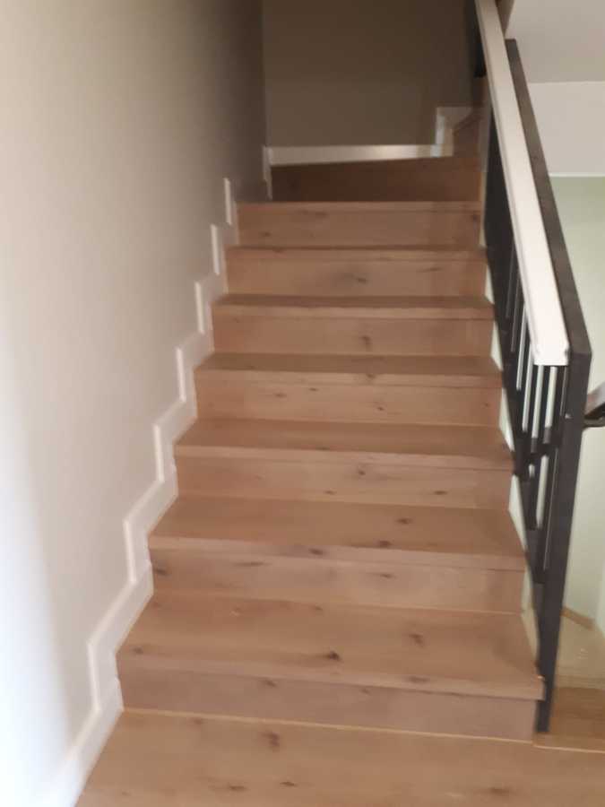 Escalera roble Málaga helvetic