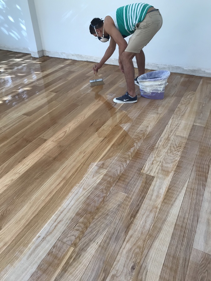 Aplicación de barniz