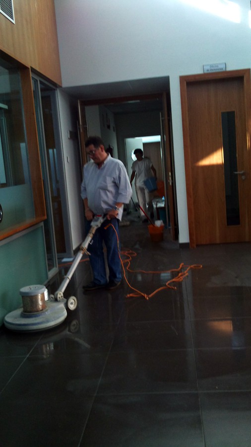 ABRILLANTADO DE SUELOS