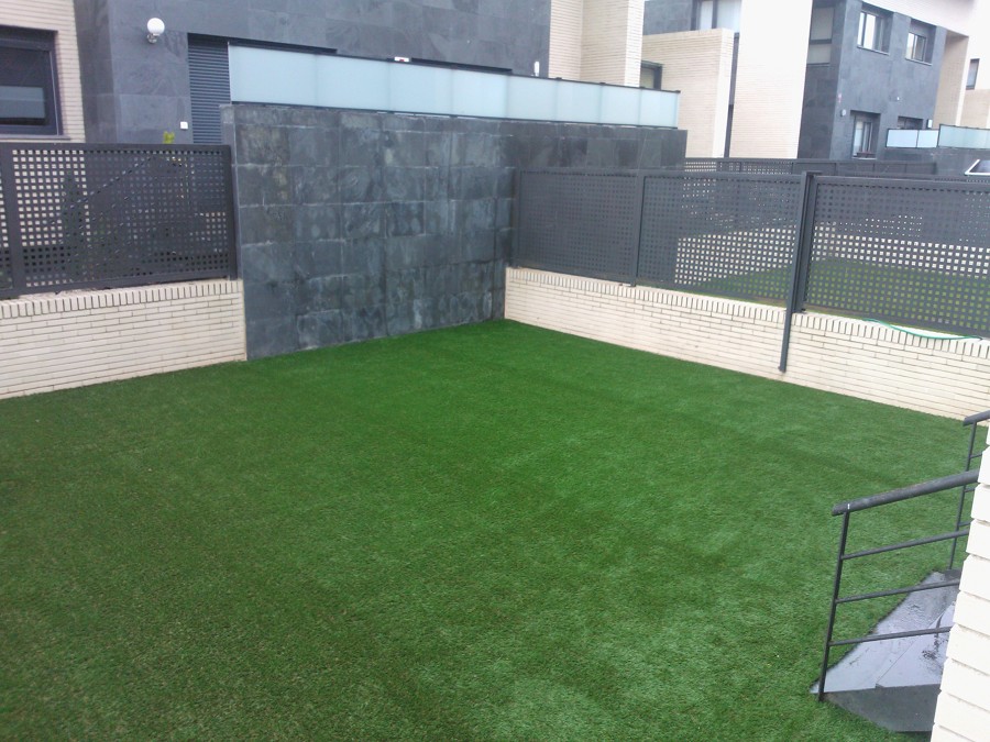 Acabado césped artificial