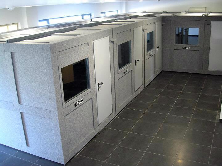 Academia de Música Moderna Musiktem. Pamplona. DV562 / DV1871.