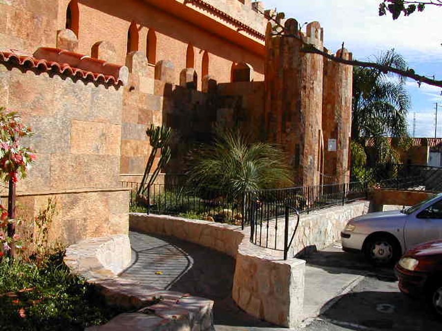 ACCESO LATERAL HOTEL EL CASTILLO