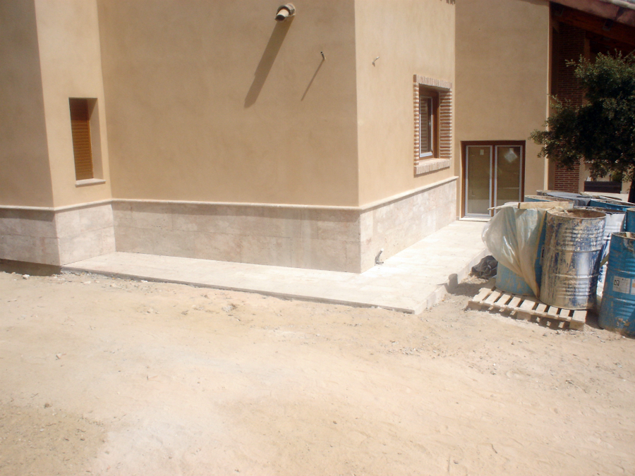 Acerado de piedra valdepeñas