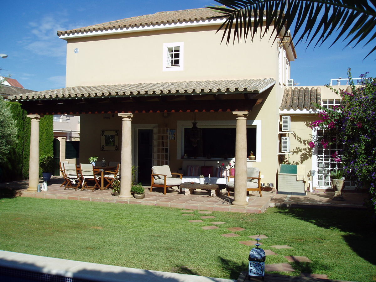 ACERADO, RIEGO,PORCHE ROMANO A UN AGUA