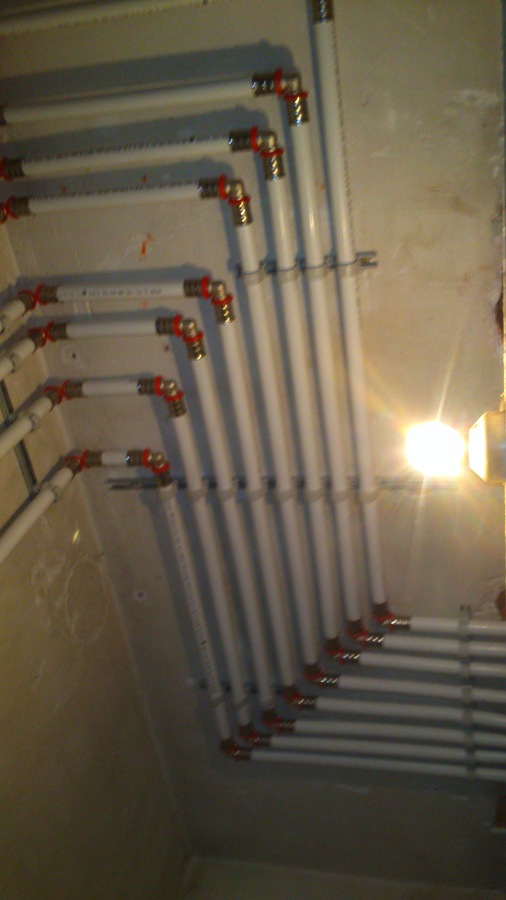 ACOMETIDAS DE AGUA EN FINCA DE VECINOS