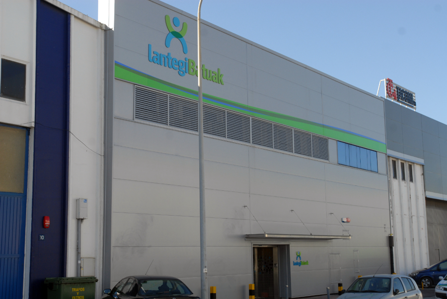 ACONDICIONAMIENTO DE PABELLON PARA LANTEGI BATUAK EN DERIO