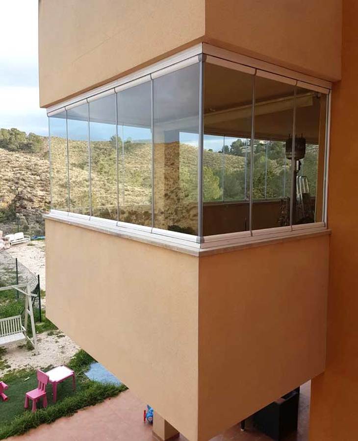 Acristalar balcón con cortinas de cristal