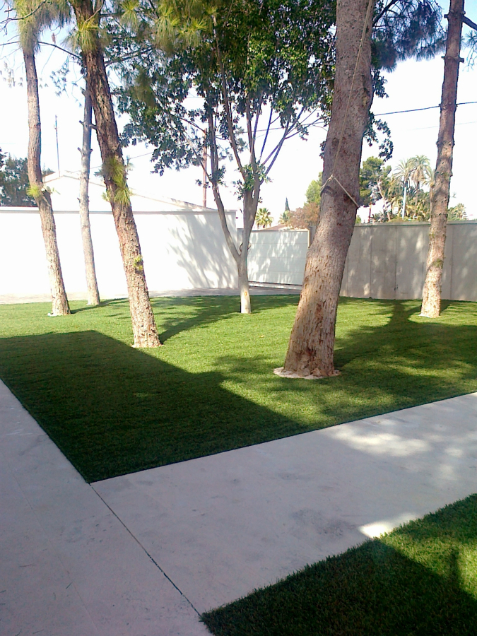 Actuaciones urbanización parcela chalet (cesped y granito en viales de paso)