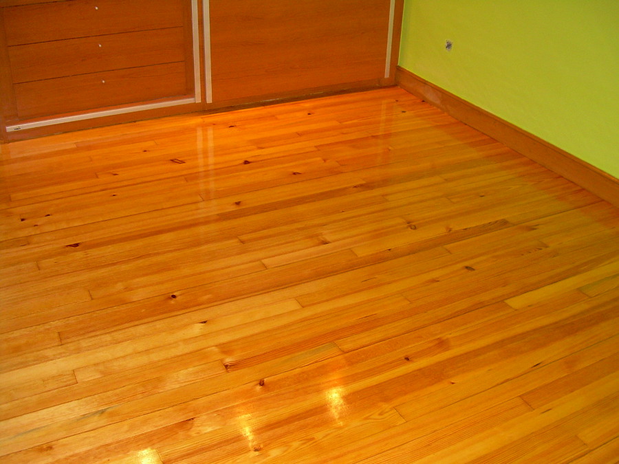 Acuchillado y barnizado de suelo