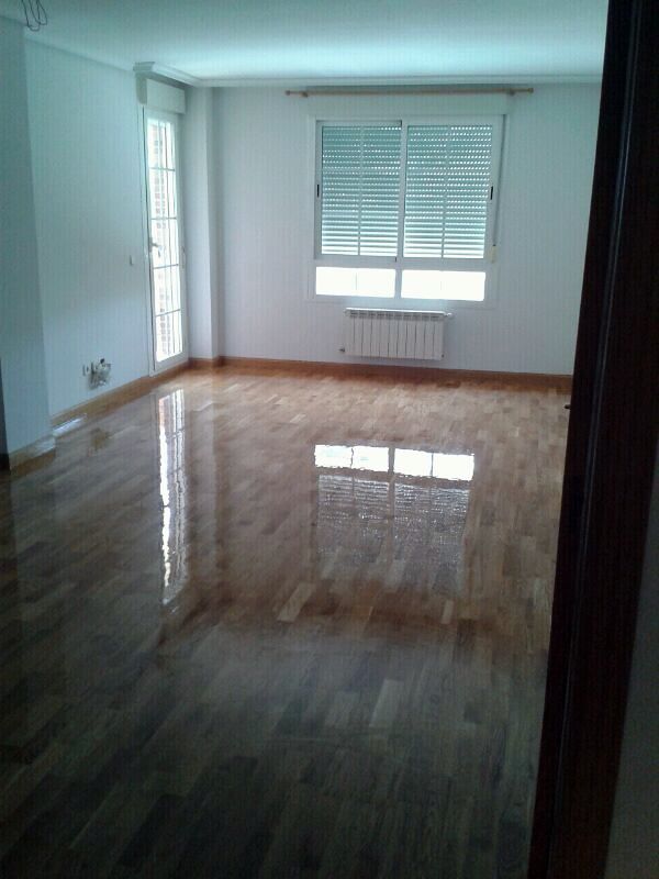 Acuchillado y barnizado de tarimas