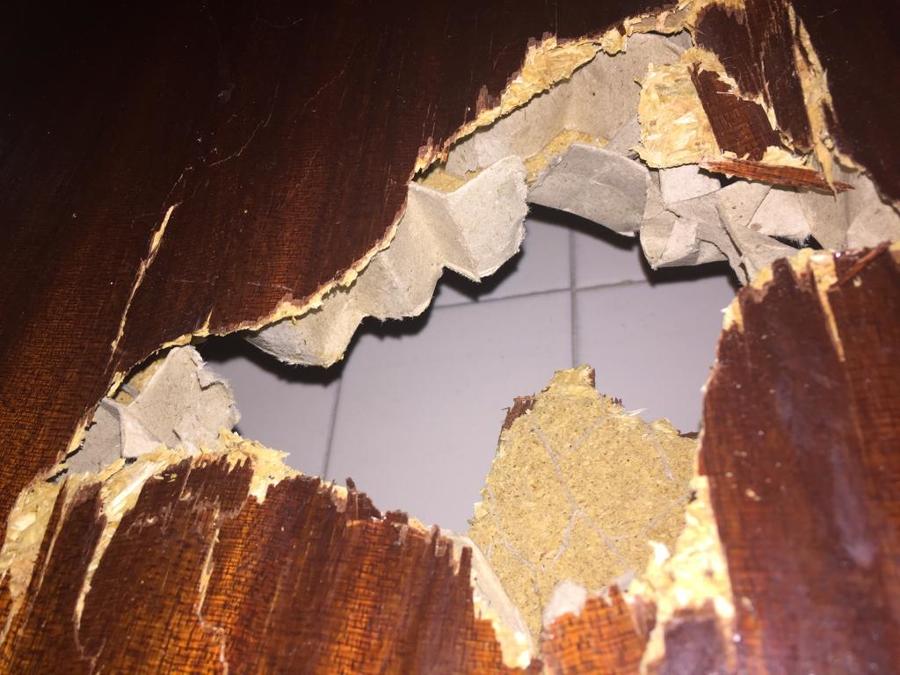 Proceso de reparación de puerta