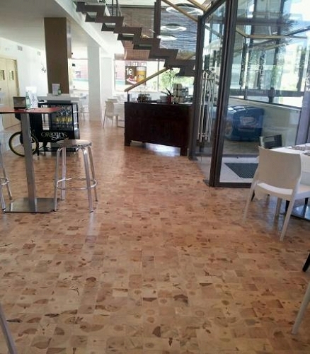 ADOQUINES DE PINO EN RESTAURANTE