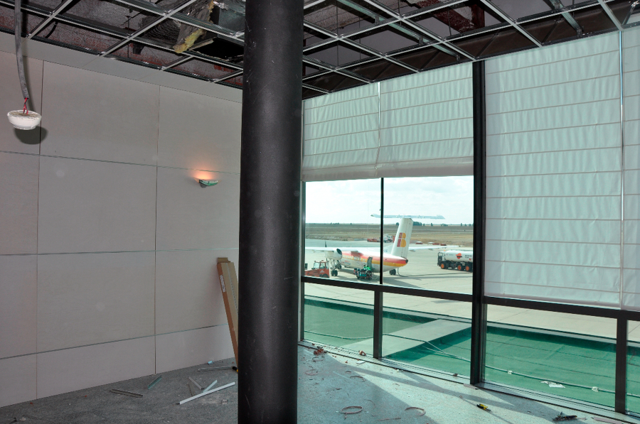 Aeropuerto de Valladolid. Ejecución de falsos techos