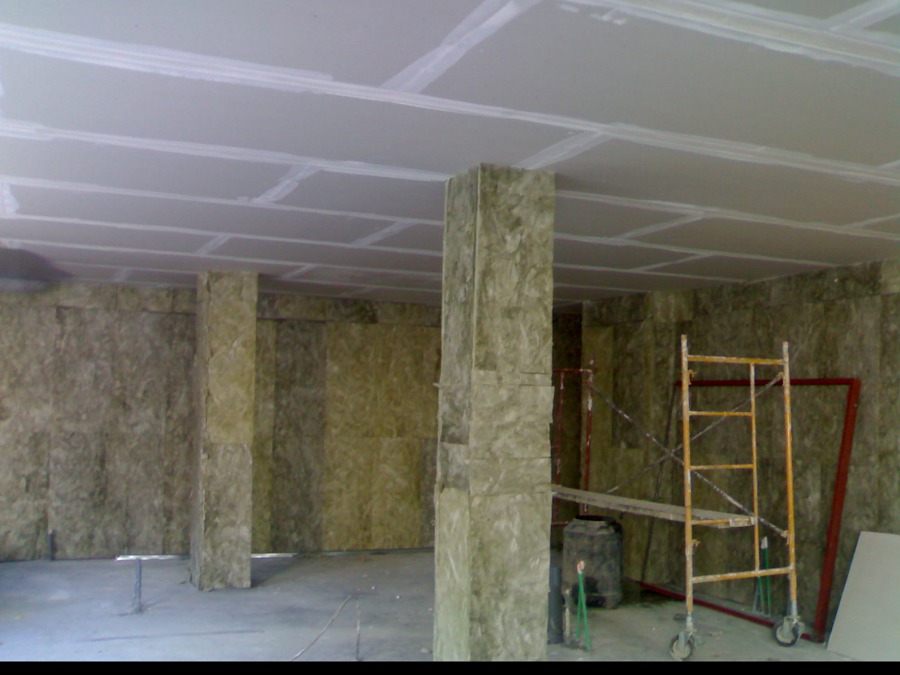 AISLAMIENTO BAR DE COPAS