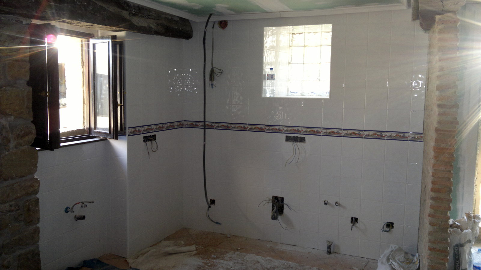 Alicatado de cocina.