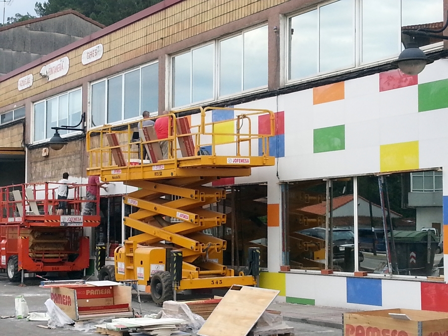 ALICATADO DE FACHADA NAVE TIENDA