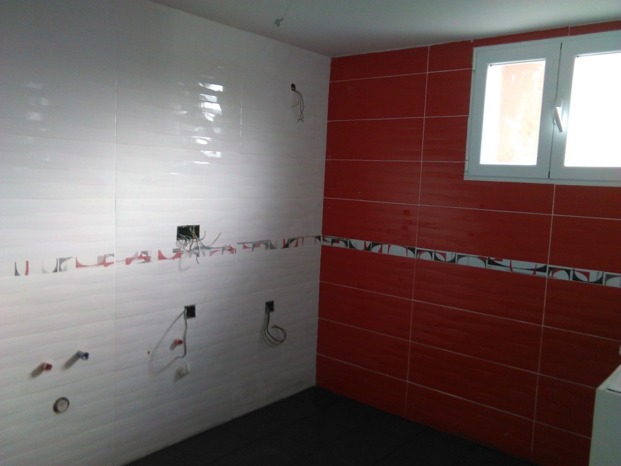 ALICATADO DE PARED EN COCINA