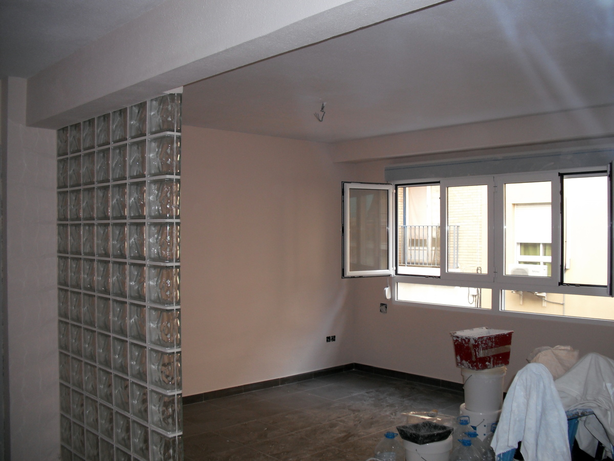 alisado, pintura y pavé en salon de vivienda.