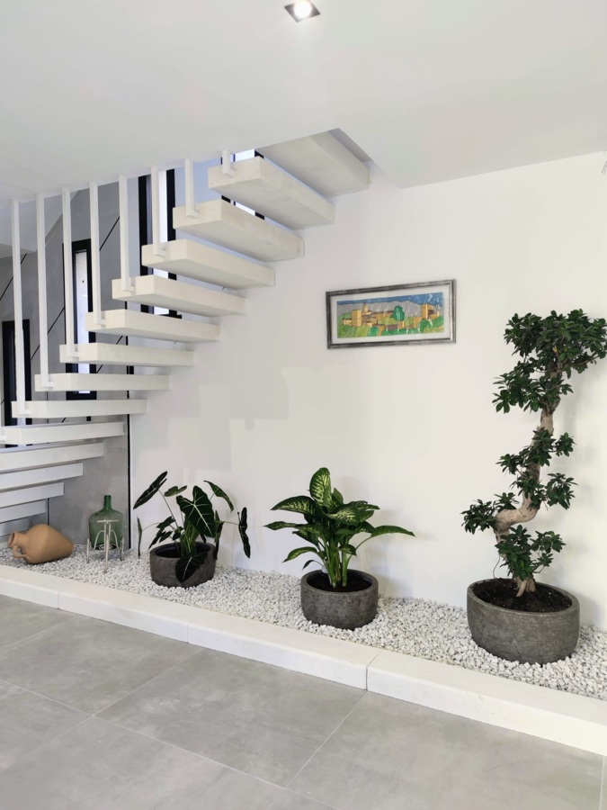 DECORACIÓN DEBAJO DE LA ESCALERA