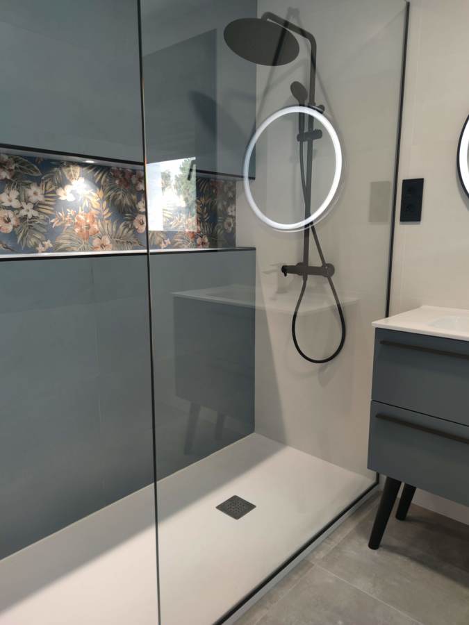 CUARTO DE BAÑO CON HORNACINA