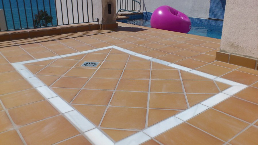 Ampliación de terraza en piscina de ático.