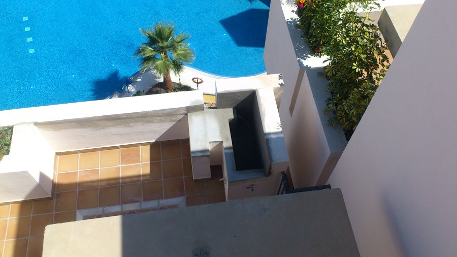 Ampliación de terraza en piscina de ático.