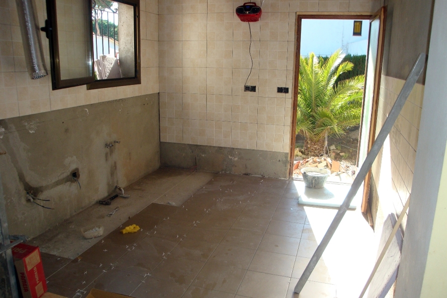 ampliación y reforma de una cocina.