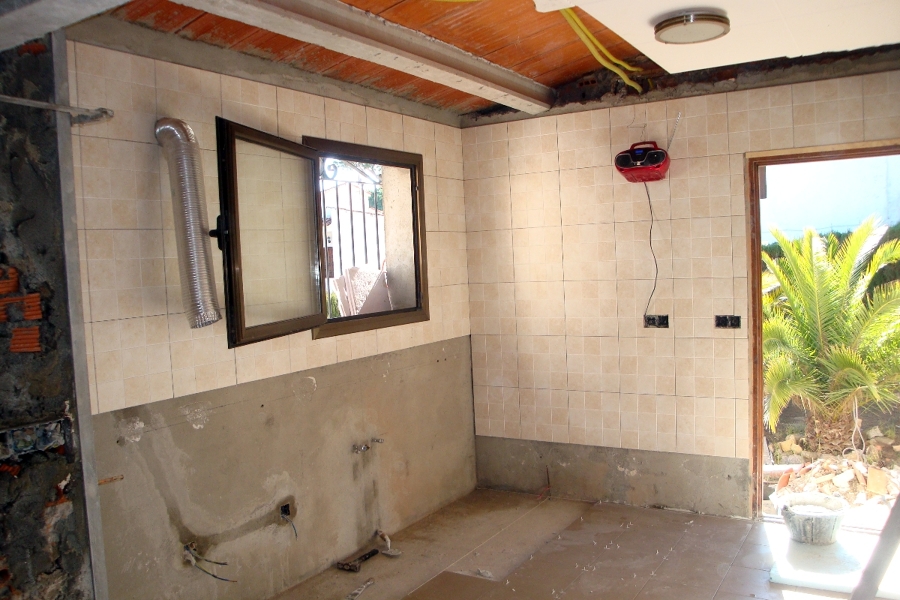 ampliación y reforma de una cocina.