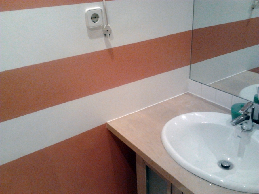 Aplicación de esmalte satinado anti-humedad 