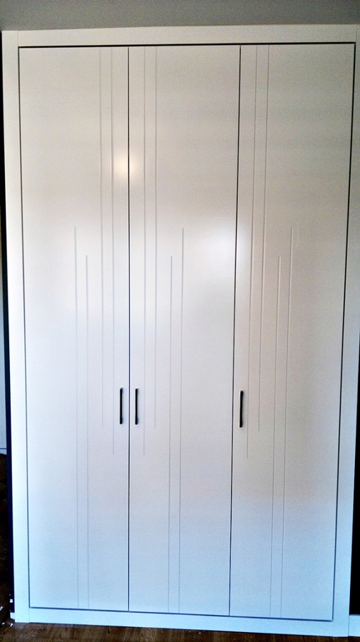Armario a medida. Lacado.